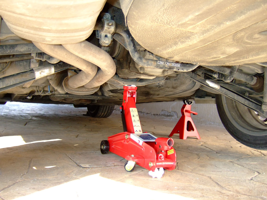 Where to place jack stands on a ford taurus #9